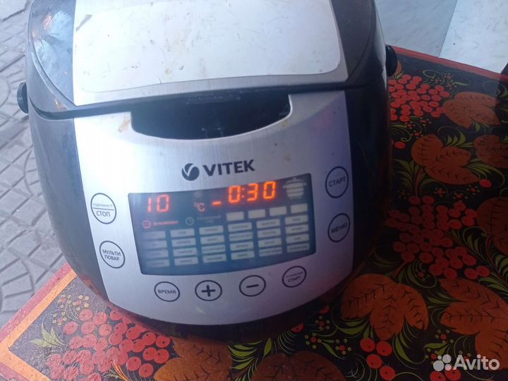 Мультиварка vitek на запчасти, рабочая