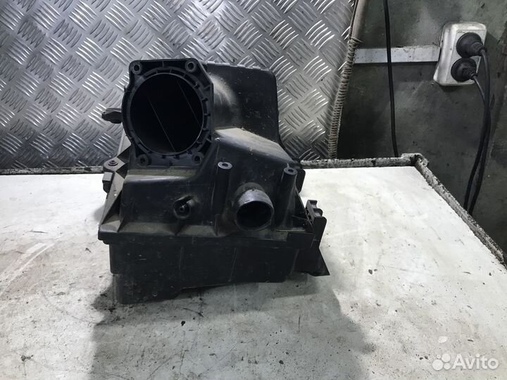 Корпус воздушного фильтра Skoda Octavia Tour