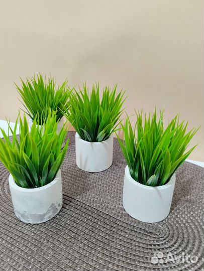 Искусственная зелень в кашпо