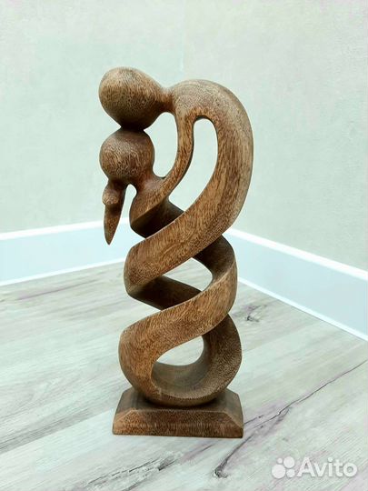 Статуэтка из дерева