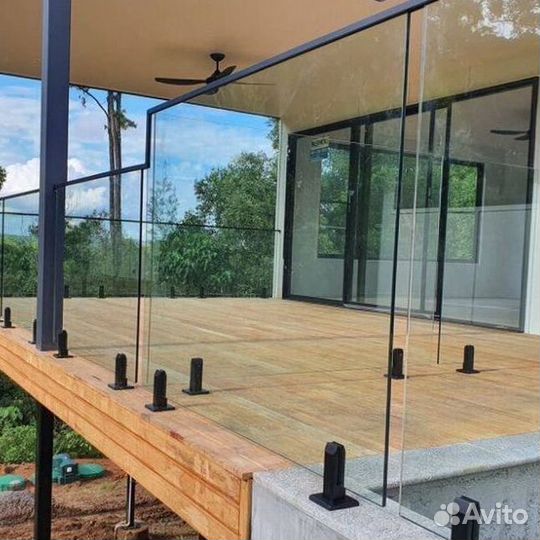 Ограждения из стекла для балконов и второго света