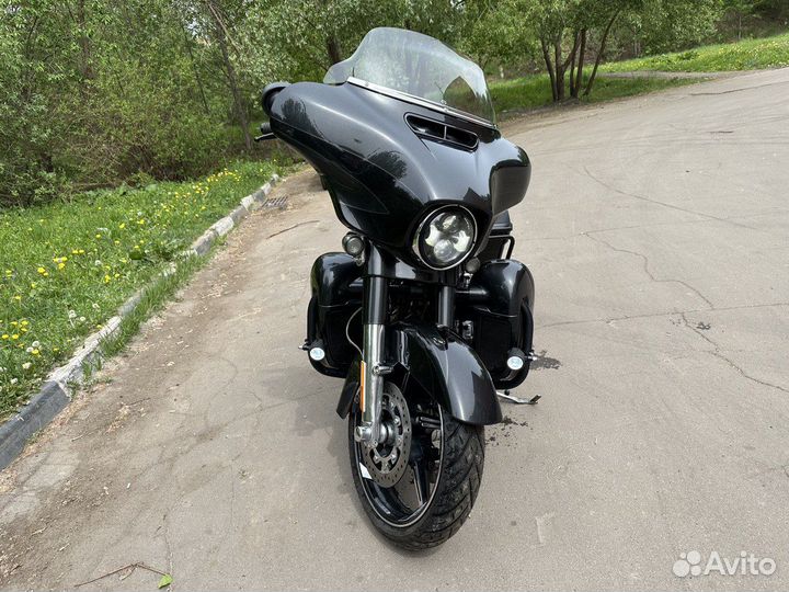 Harley-Davidson Street Glide CVO 2017 года