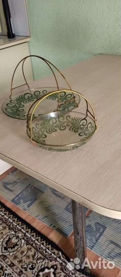 Чайник с чашкой и 2 тарелки для конфеты