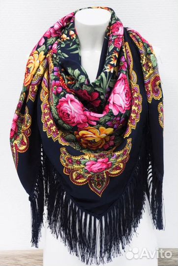 Платок с павлопосадским рисунком 140*140