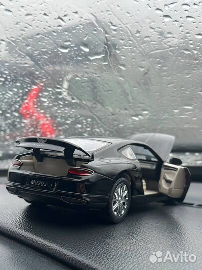 Машинка металлическая Bentley Continental GT