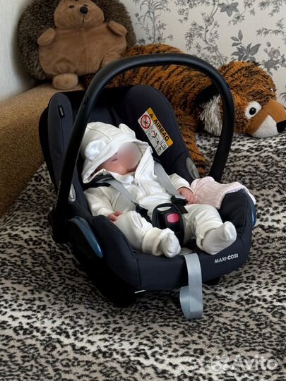 Автокресло Maxi-Cosi CabrioFix +адаптеры tutis