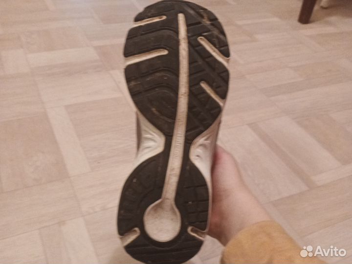 Кроссовки женские