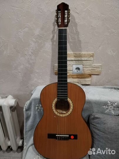 Классическая гитара cremona