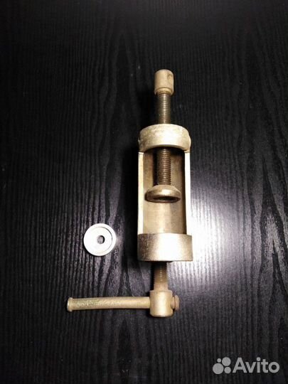 Прибор для снаряжения патронов