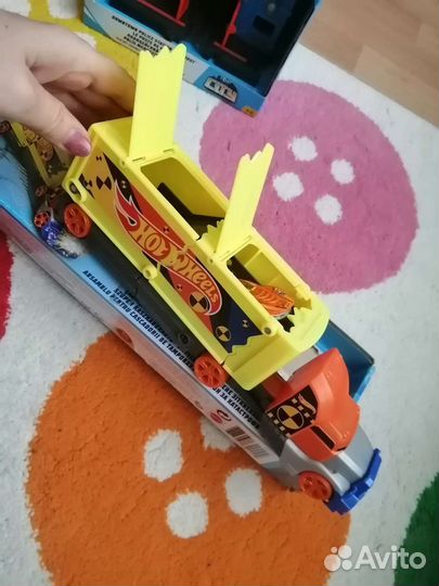 Hot wheels машина