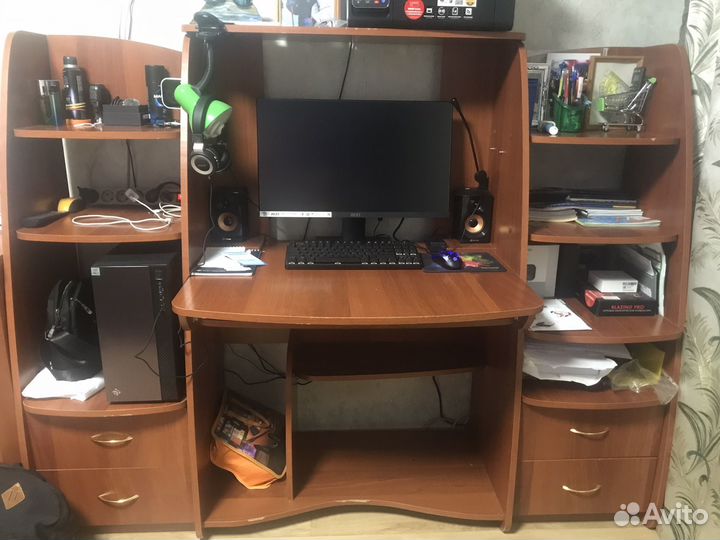 Компьютерный стол