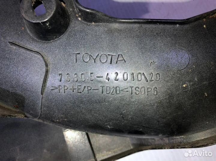 Накладка,молдинг двери багажника(нижн.правый) Toy