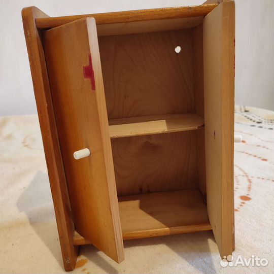 Шкафчик - аптечка настенный, винтаж