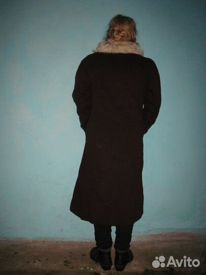 Пальто зимнее с воротником из песца