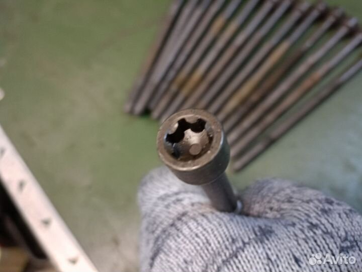 Болты ГБЦ 3.2 AUK Audi