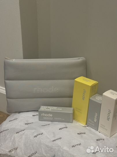 Rhode Набор косметики в косметичке The Rhode kit