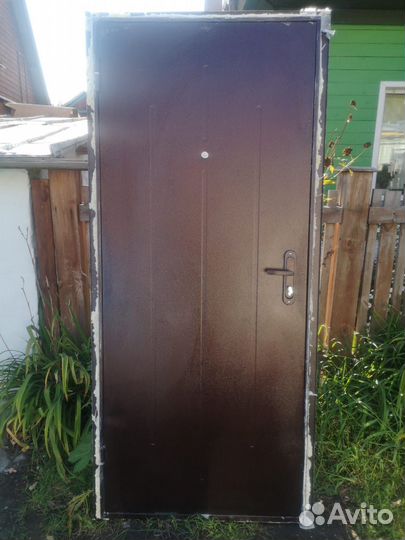 Дверь входная металлическая, с новостройки