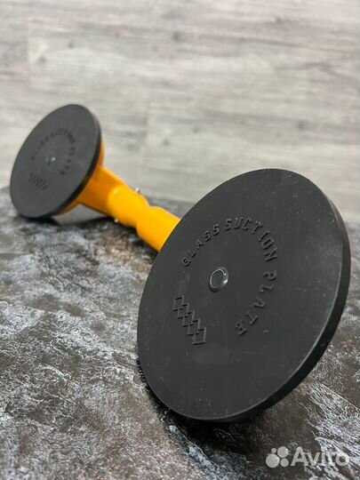 Вакуумная присоска на шарнирах