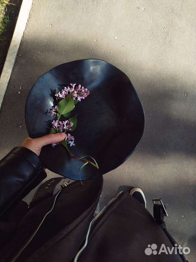 Тарелка чёрная ручной работы