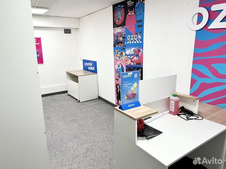 Оператор сотрудник в пункт выдачи пвз