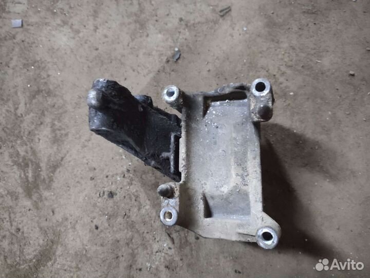 Кронштейн с Подушкой Опель Астра Н