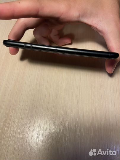 Телефон iPhone se 2020