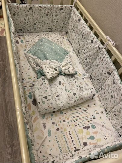 Кроватка для новорожденных с маятником