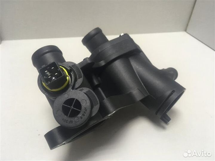 Фланец системы охлаждения Volkswagen Golf