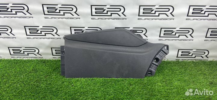 Обшивка подлокотника Hyundai Santa Fe 4