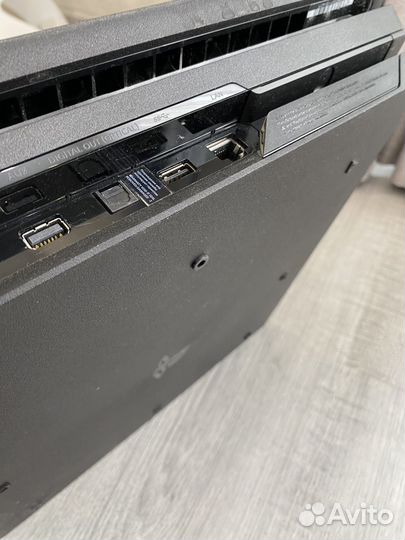 Sony PS4 pro + 2 геймпада