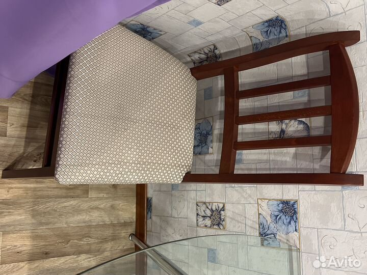 Стол со стульями