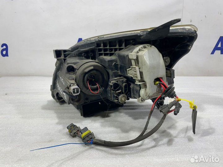 Фара правая Toyota Avensis 2 2003-2008