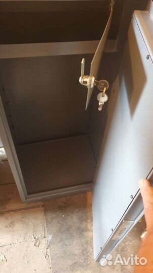 Сейф металлический