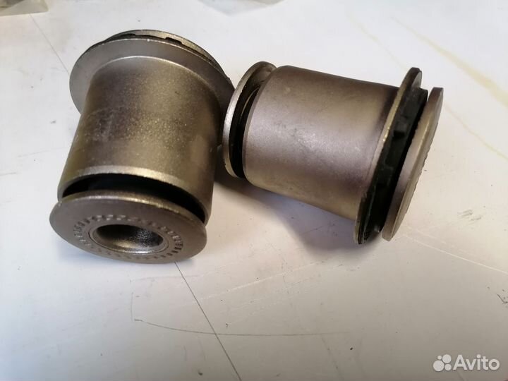 Сайлентблок нижнего рычага Toyota LC Prado