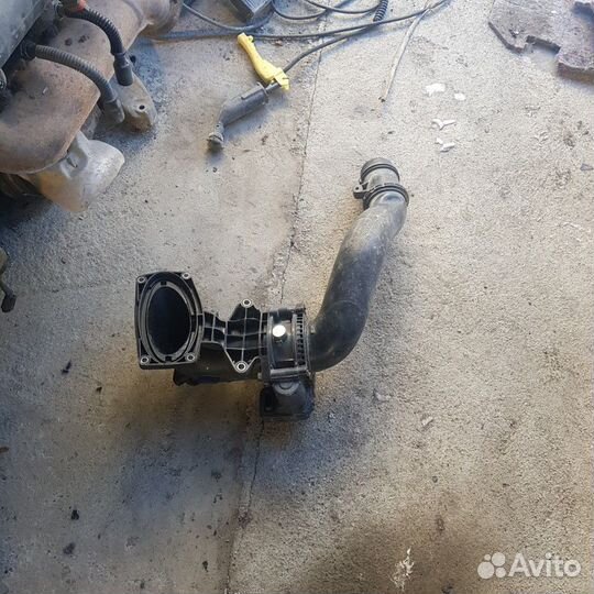 Мерседес двигатель 651 патрубок выпускной