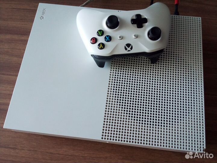 Xbox One S 1тб 40 игр (обмен)