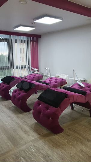 Место для бровиста, визажиста, мастера по прическа