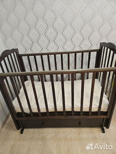 Кроватка детская с матрасом
