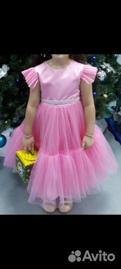 Нарядное праздничное платье на девочку 128-134