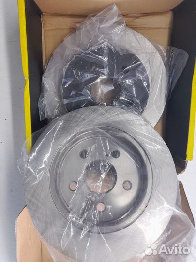 Диск тормозной передний Toyota Camry V70/RAV4/A50