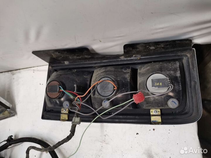 Фонарь правый hummer h2 2004г