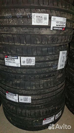 Yokohama Advan Sport V105 285/40 R22 106Y