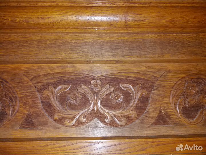 Старинное зеркало с подставкой