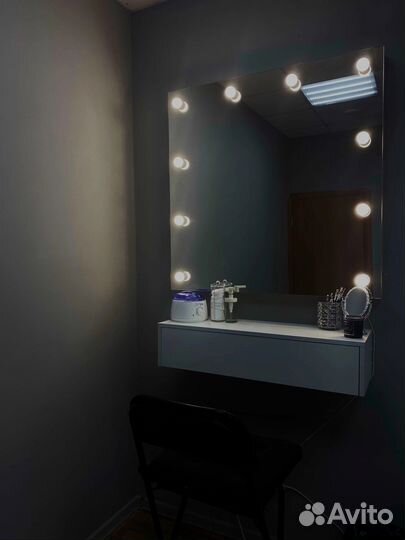 Гримерное зеркало с лампочками