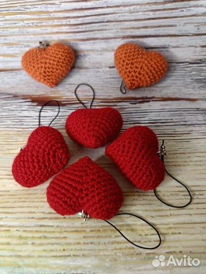 Брелоки сердечки вязаные