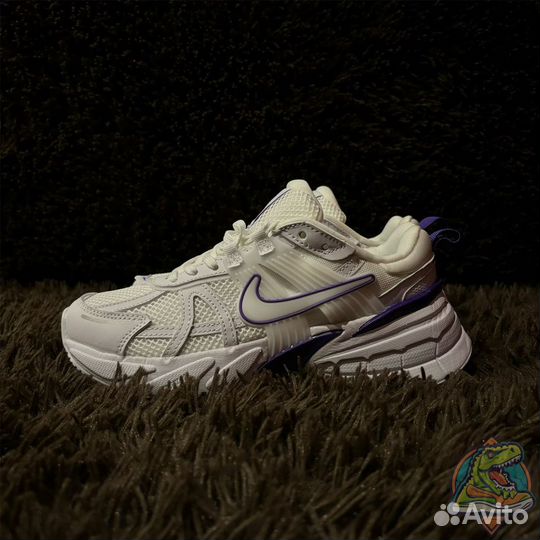 Кроссовки женские Nike v2k run