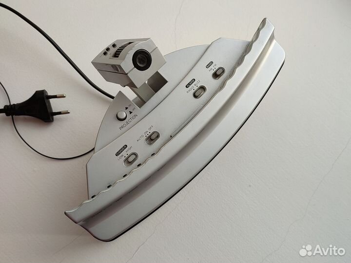 Электронные часы Vitek с радио