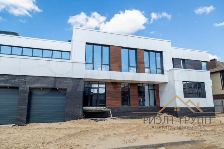 Коттедж 977,4 м² на участке 15,8 сот.