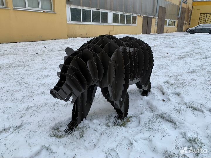Медведь Гризли из металла (декор)