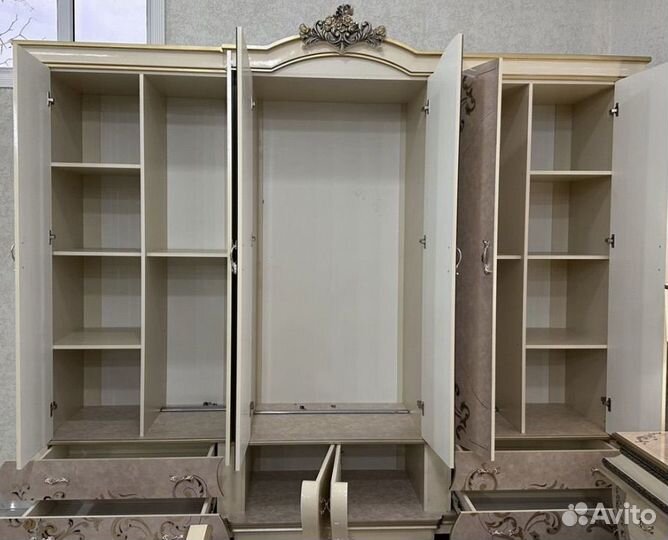 Спальный гарнитур